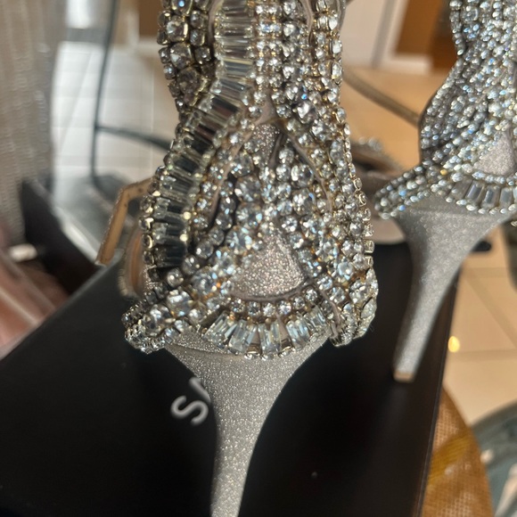 Badgley Mischka Zadie Champagne Evening Sandals size 8 - Picture 2 of 5